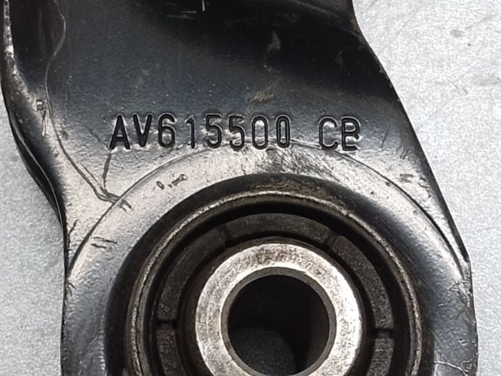 AV6Z-5500-B | Рычаг задней подвески поперечный верхний FORD FOCUS 10-18 - Фото 3