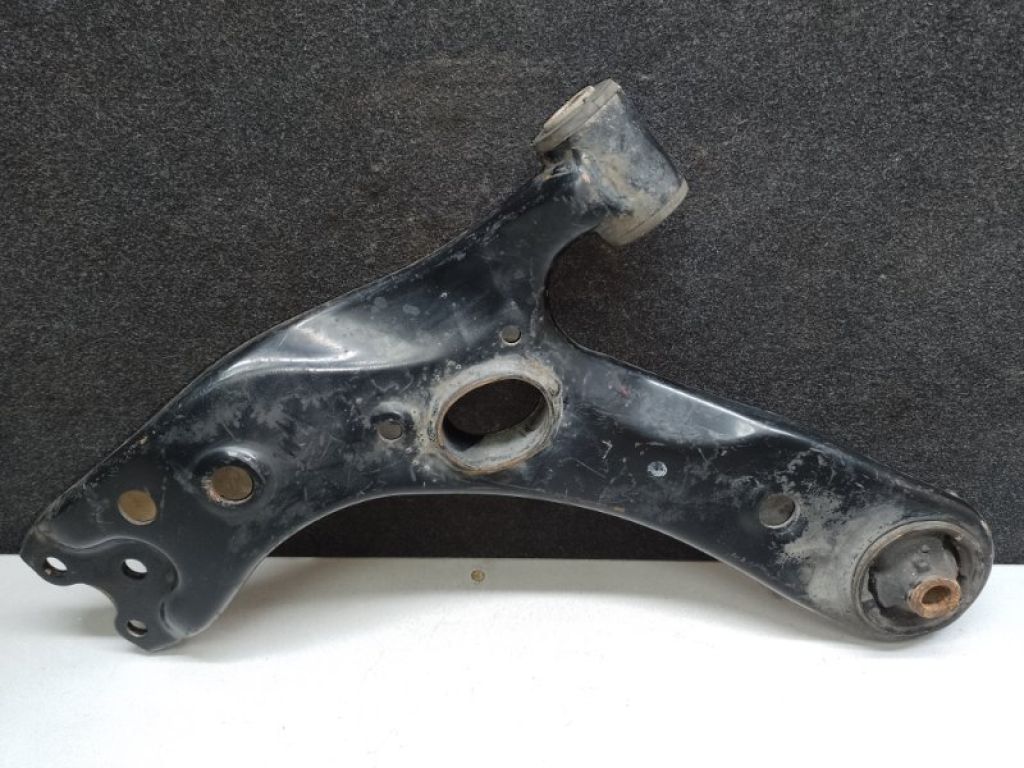 48069-47050 | Рычаг передней подвески нижний лев. TOYOTA PRIUS - 30 09-17