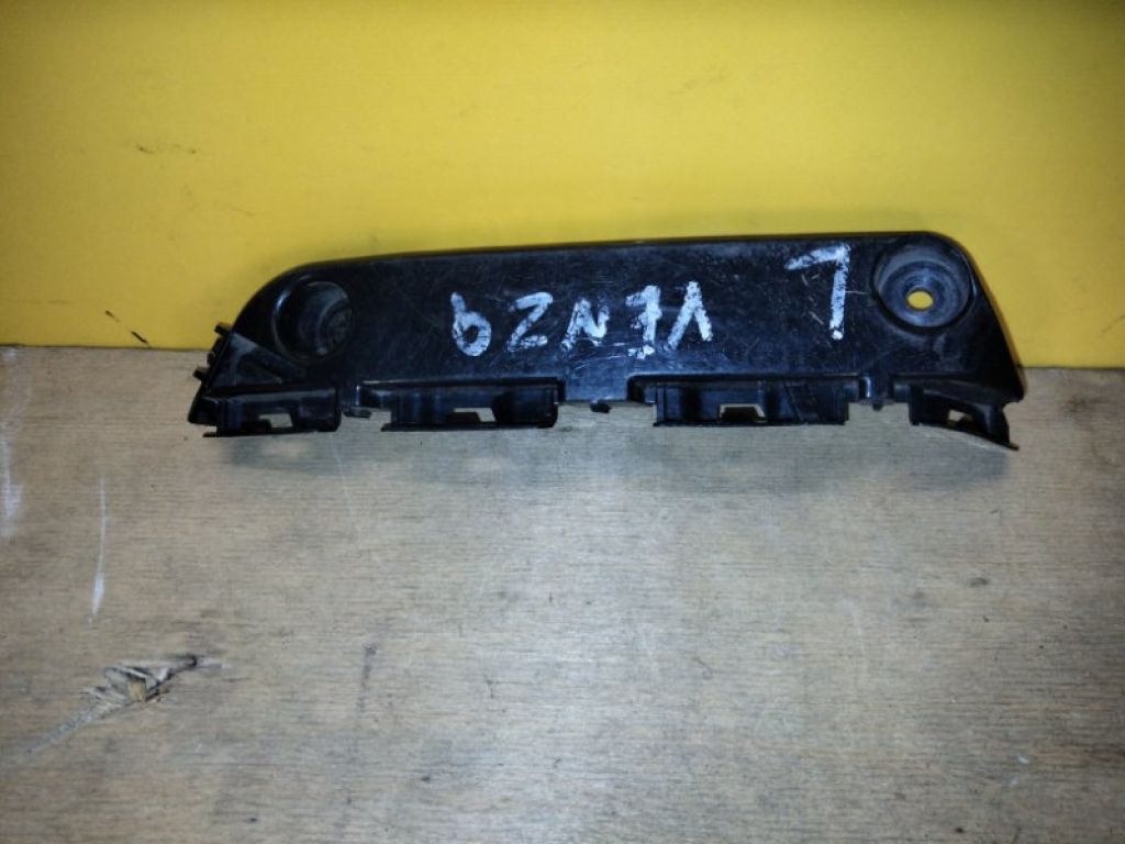 525360T010A | Кронштейн переднього бампера лів. TOYOTA VENZA 09-16