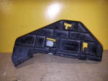 Кронштейн переднего бампера прав. HONDA CRV 02-06