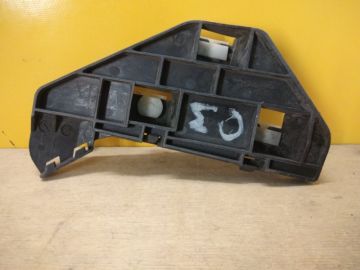 Кронштейн переднего бампера прав. HONDA CRV 02-06