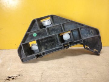 Кронштейн переднего бампера лев. HONDA CRV 02-06