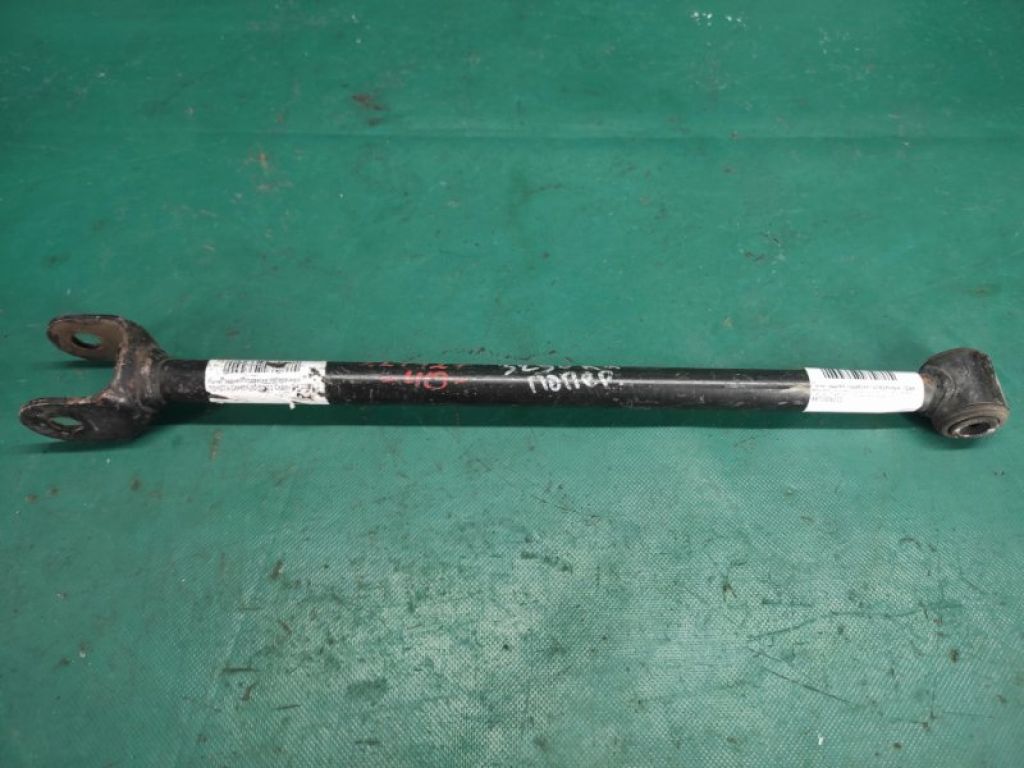 48710-06110 | Рычаг задней подвески поперечный прав. TOYOTA CAMRY 40 06-11