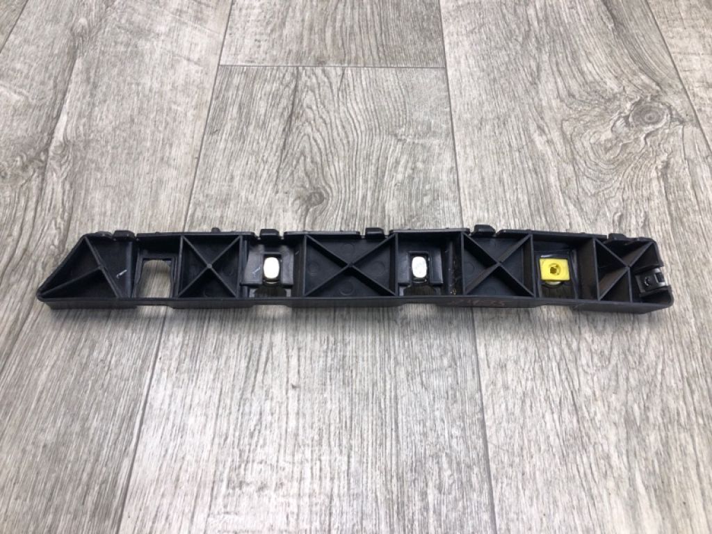 86614-F3000 | Кронштейн заднього бампера прав. HYUNDAI ELANTRA AD 16-