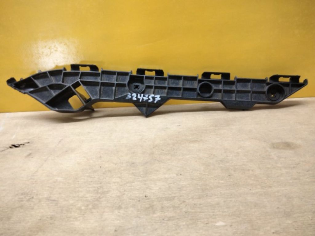 5215602040 | Кронштейн заднього бампера лів. TOYOTA COROLLA 150 06-13