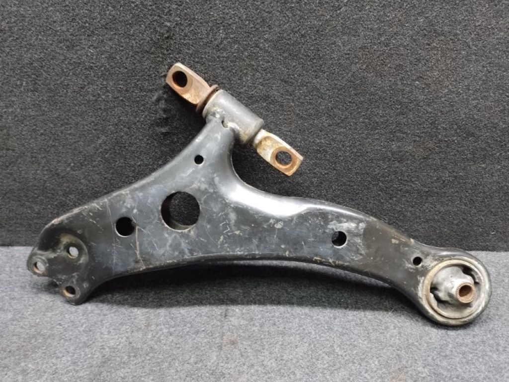 48069-07050 | Рычаг передней подвески нижний лев. TOYOTA CAMRY 55 14-17