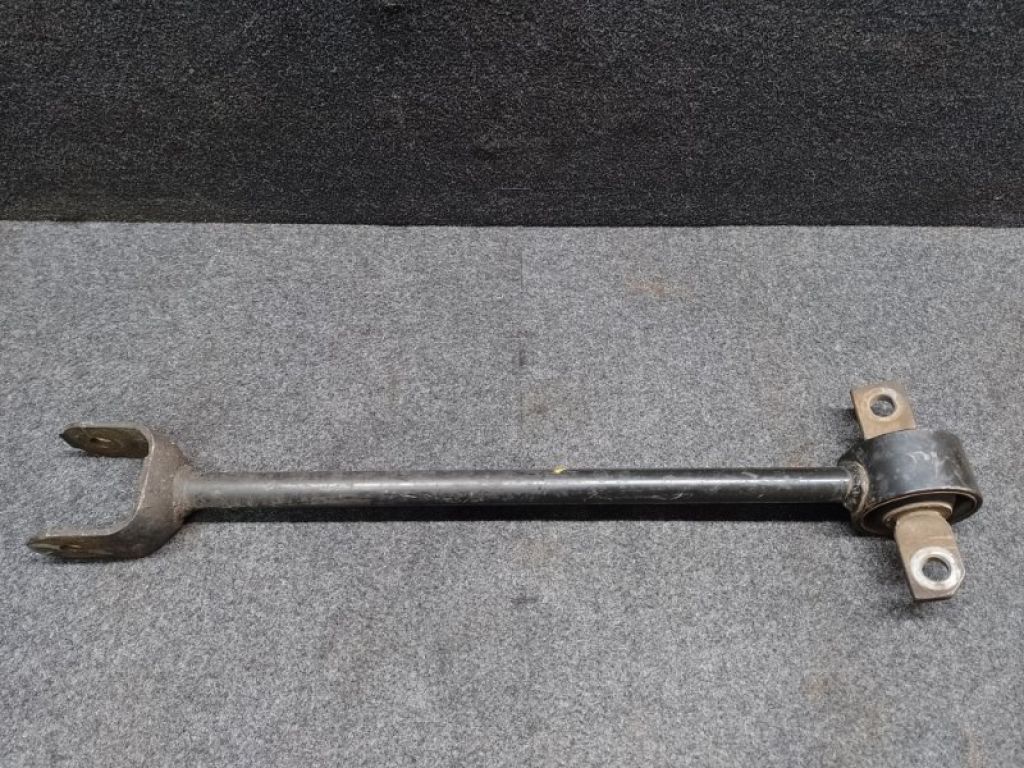 48780-06091 | Рычаг задней подвески продольный прав. TOYOTA CAMRY 55 14-17