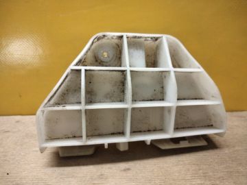 Кронштейн заднього бампера прав. TOYOTA COROLLA 150 06-13