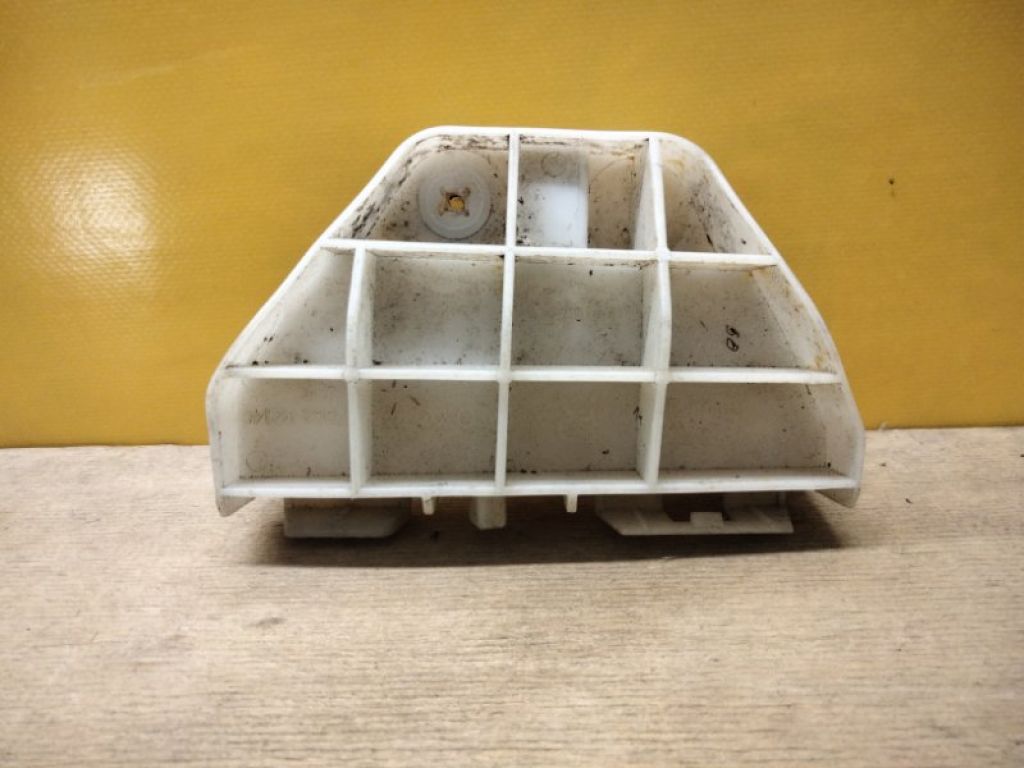 5256202140 | Кронштейн заднего бампера прав. TOYOTA COROLLA 150 06-13