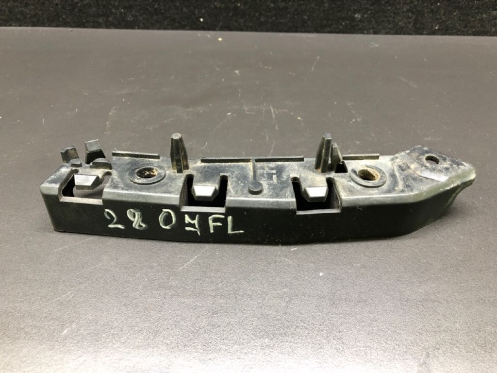CP9Z-17C947-B | Кронштейн переднього бампера (на крилі) лів. FORD FOCUS 10-18