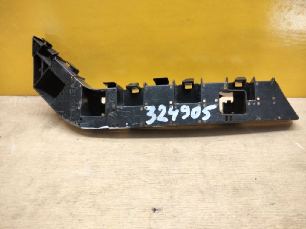 71193TEAT01 | Кронштейн переднього бампера прав. HONDA CIVIC FC/FK 15-