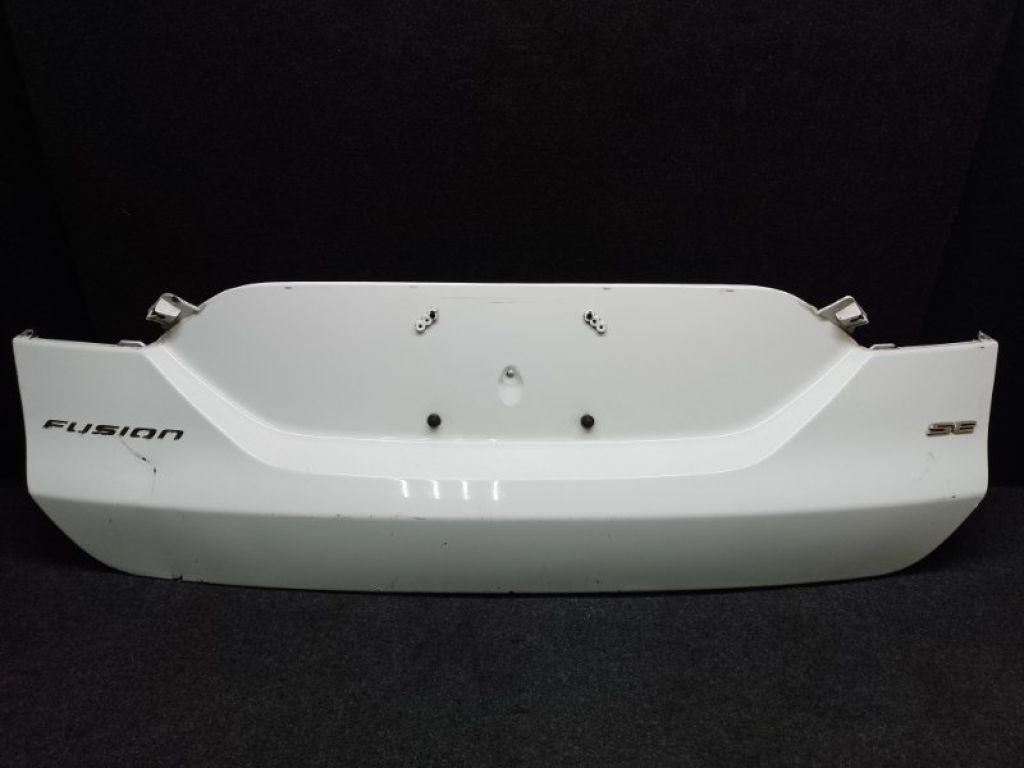 DS7Z-54423A42-A | Накладка крышки багажника FORD FUSION 14-