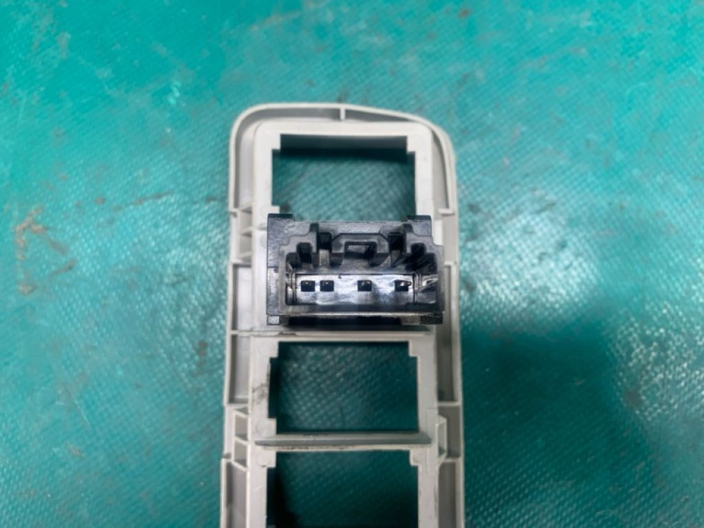 BP4K-66-6F0 | Кнопка MAZDA CX-7 06-12 - Фото 4