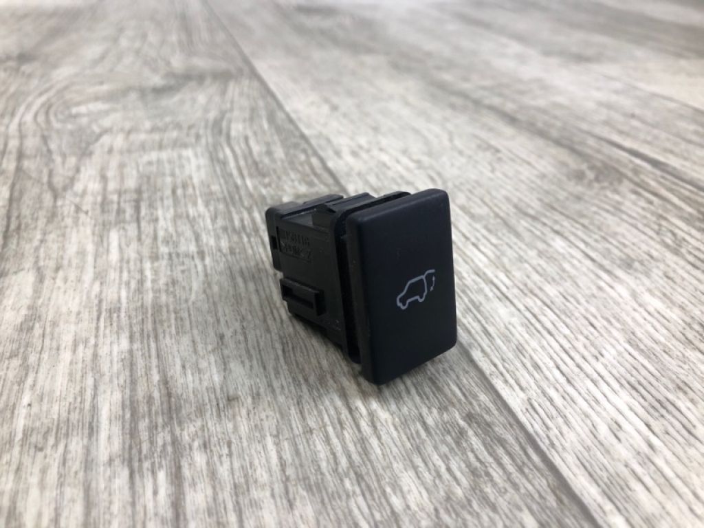 84930-42051 | Кнопка открывания багажника внутренняя TOYOTA RAV4 13-19