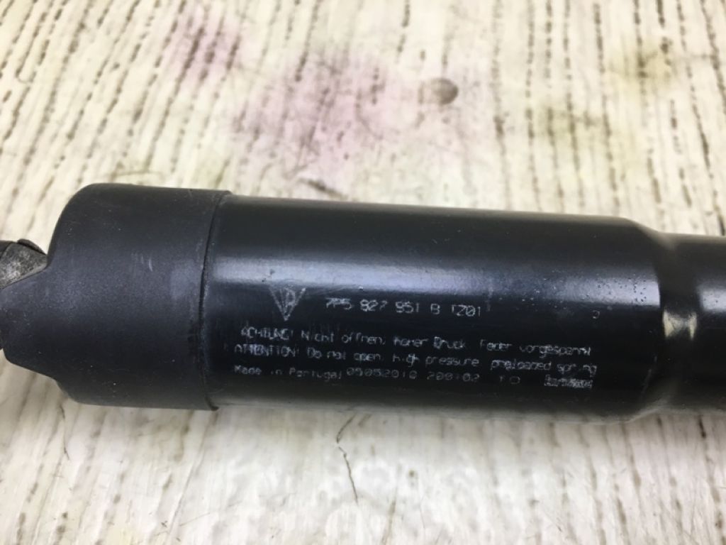 95851285104 | Амортизатор кришки багажника лів. PORSCHE CAYENNE 10-18 - Фото 3