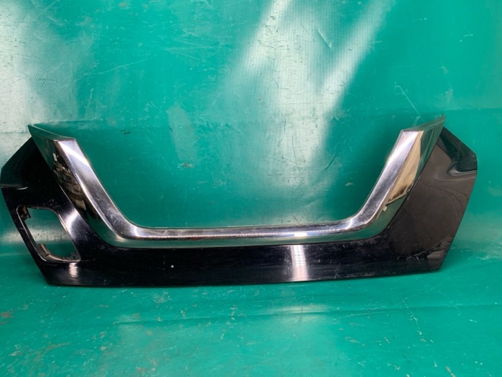 62070-5EE0A | Накладка бампера передн. NISSAN VERSA 19-