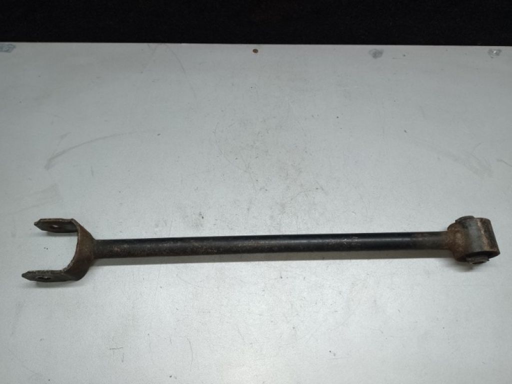 48710-33070 | Рычаг задней подвески поперечный LEXUS ES300 ES330 01-06