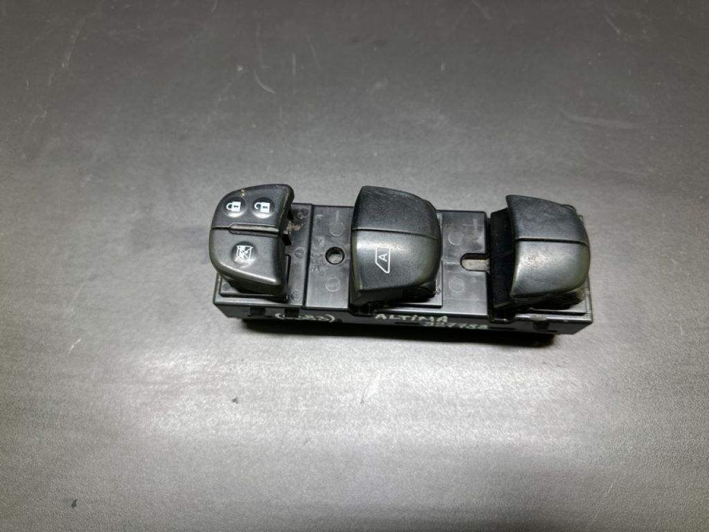25401-6CF0A | Блок управления стеклоподъемниками передн. лев. NISSAN ALTIMA 19-