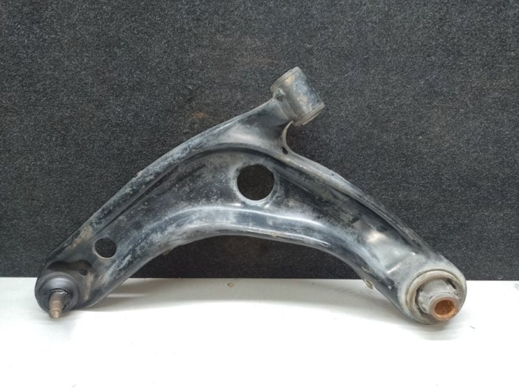 48069-59135 | Рычаг передней подвески нижний лев. TOYOTA PRIUS C/AQUA 11-14