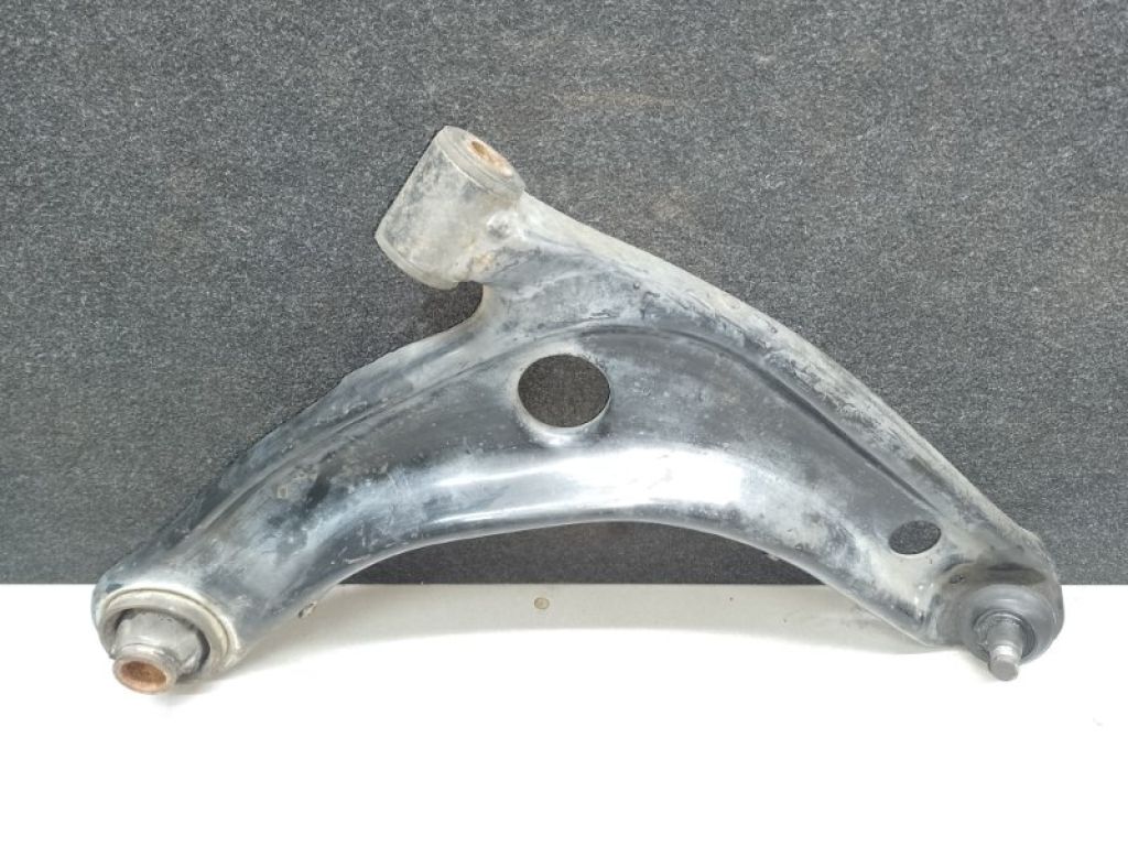 48068-59145 | Рычаг передней подвески нижний прав. TOYOTA PRIUS C/AQUA 11-14