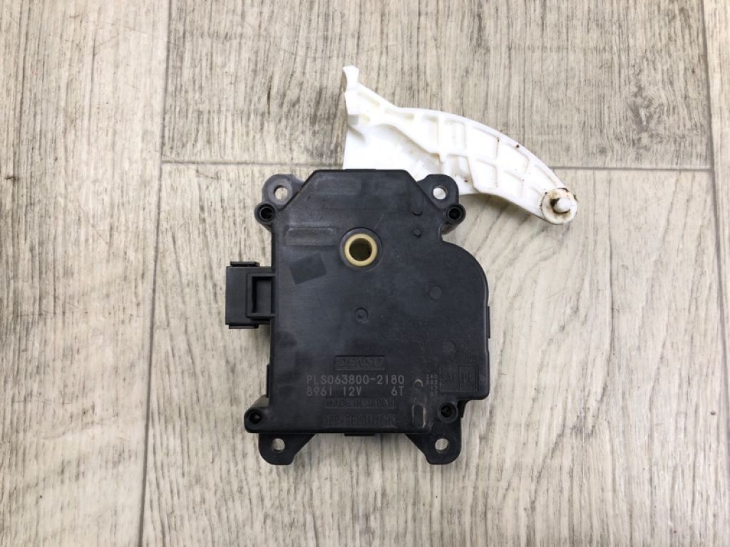 8710647160 | Моторчик заслонки печки TOYOTA RAV4 13-19