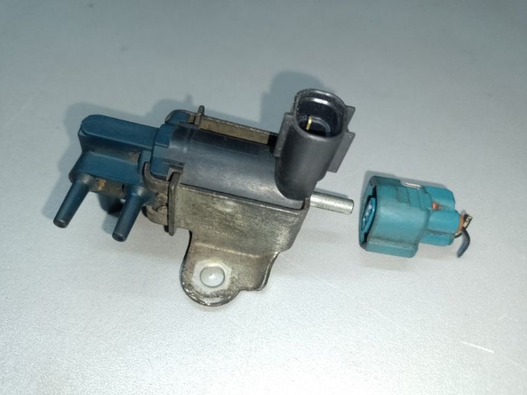 90910-12204 | Клапан електромагнітний (вакуумний) LEXUS ES300 ES330 01-06