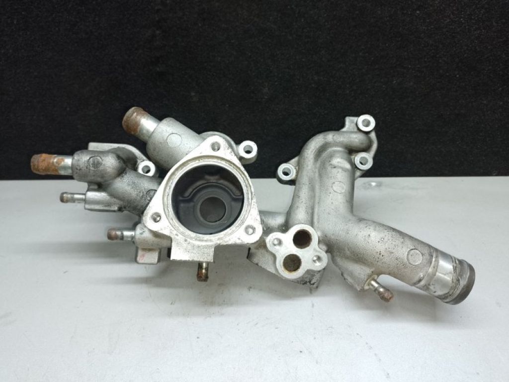 1305A136 | Корпус термостата MITSUBISHI OUTLANDER XL 05-13