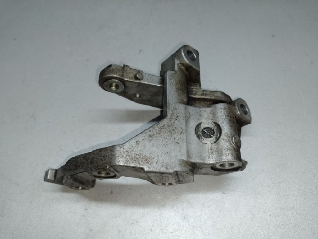 4450A021 | Кронштейн насоса ГУР MITSUBISHI OUTLANDER XL 05-13
