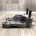 AE8Z-7M125-B | Кронштейн КПП FORD FIESTA 08-17 - Превью 3