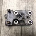 AE8Z-7M125-B | Кронштейн КПП FORD FIESTA 08-17 - Превью 4