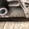 AE8Z-7M125-B | Кронштейн КПП FORD FIESTA 08-17 - Превью 8