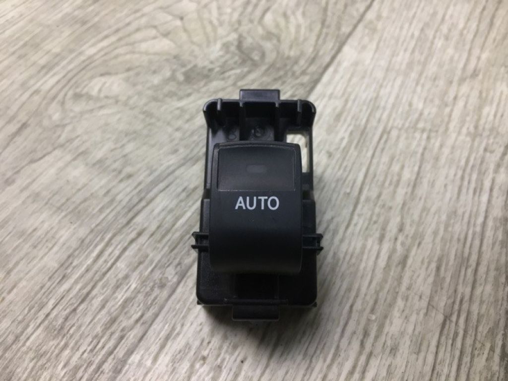 84810-33120 | Кнопка стеклоподъемника передн. прав. TOYOTA CAMRY 50 12-15