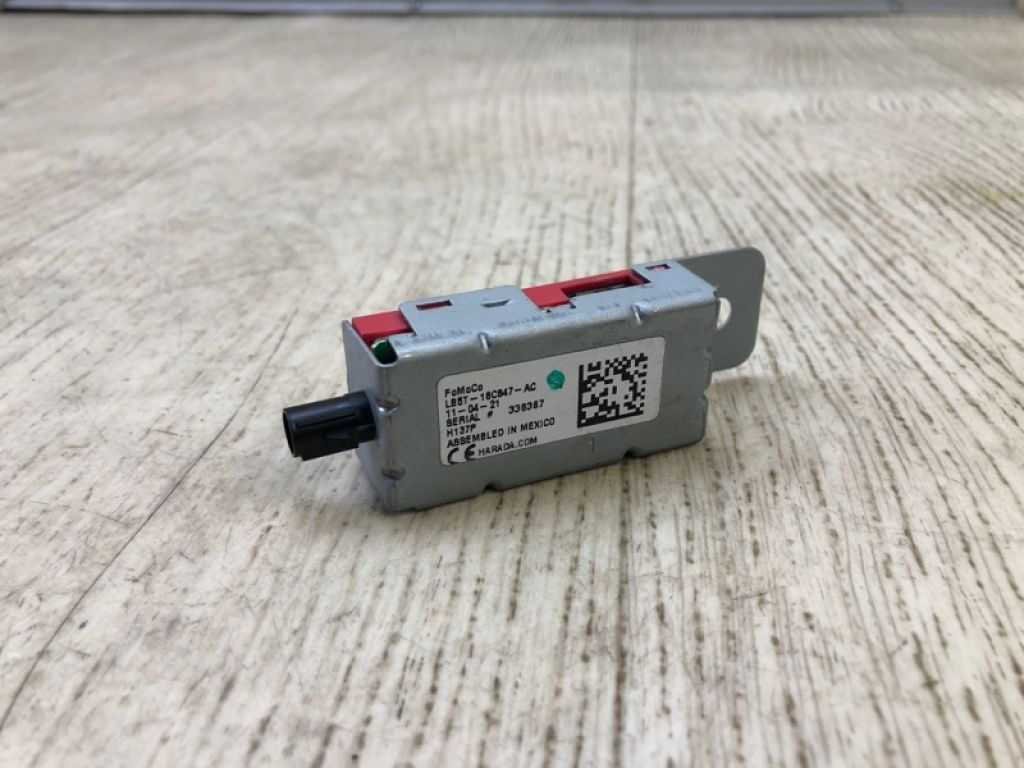 LB5Z-18K891-AB | Антенна FORD ESCAPE 19 -