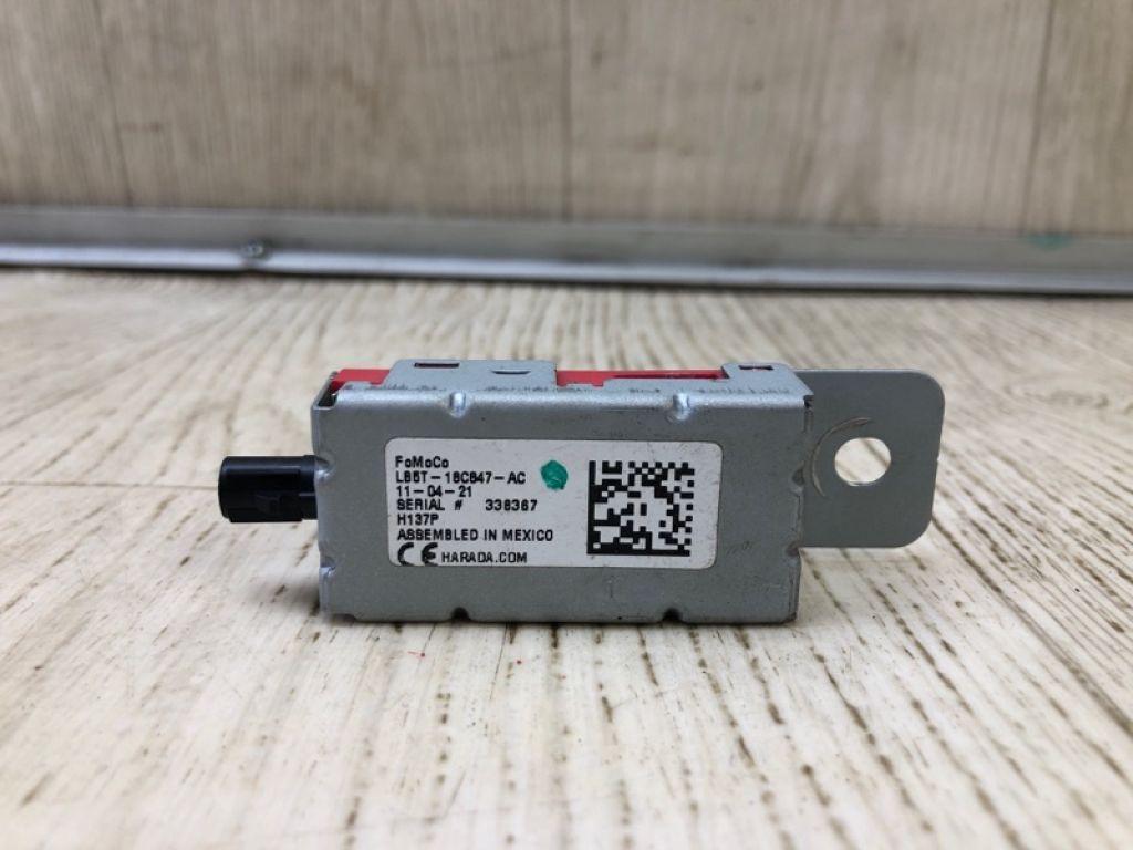 LB5Z-18K891-AB | Антенна FORD ESCAPE 19 - - Фото 2