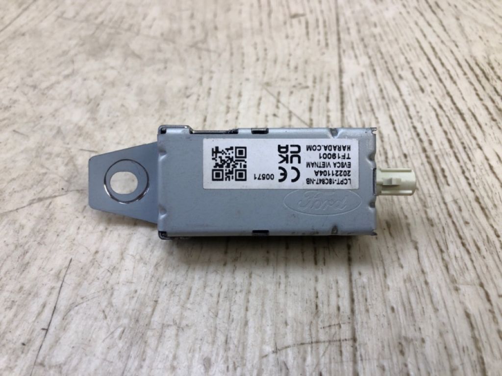 LJ6Z-18K891-A | Антенна FORD ESCAPE 19 -