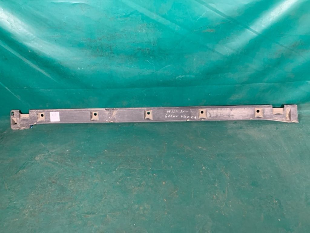 77561-65J00 | Накладка порогу зовнішня прав. SUZUKI GRAND VITARA 05-15