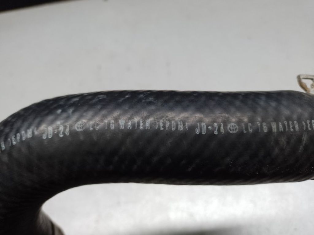 16573-21100 | Патрубок системи охолодження лів. TOYOTA PRIUS C/AQUA 11-14 - Фото 3