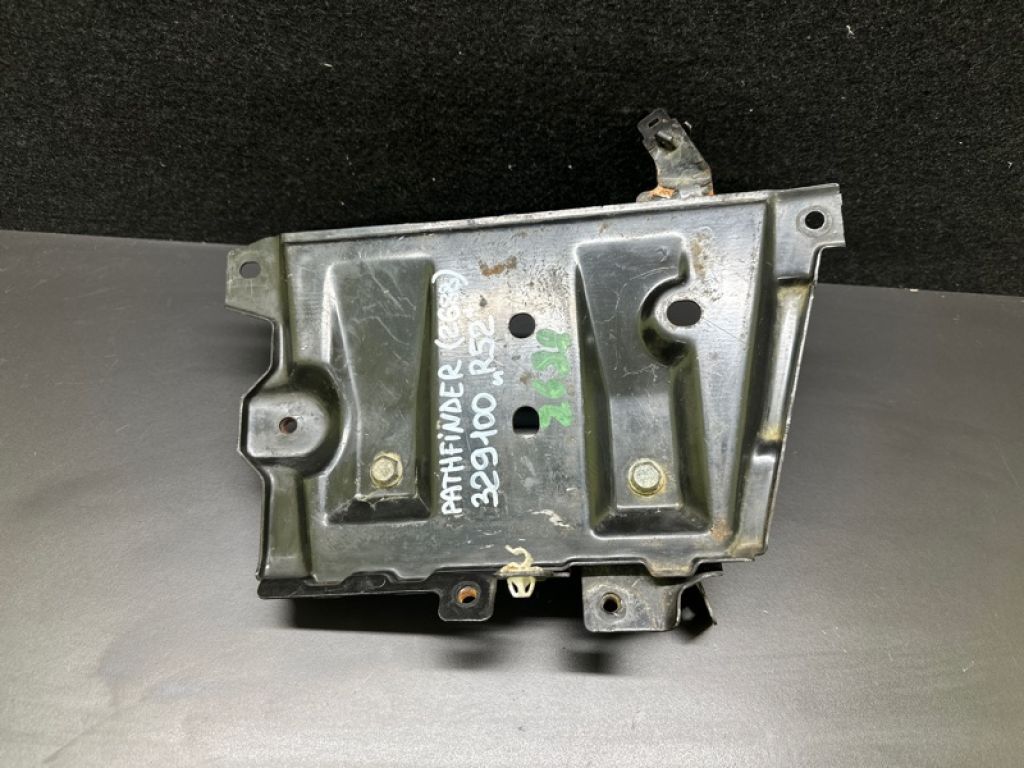 64860-3TA0A | Полиця акумулятора NISSAN PATHFINDER R52 12-21