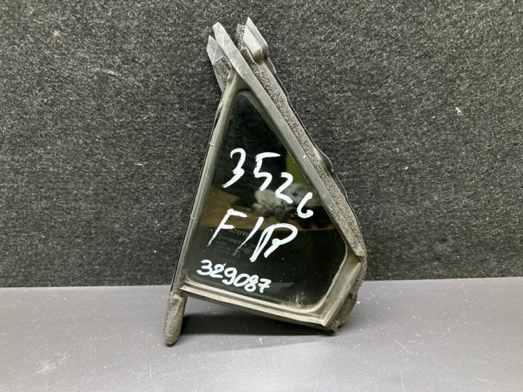 68125-52040 | Стекло двери глухое передн. прав. TOYOTA PRIUS C/AQUA 11-14