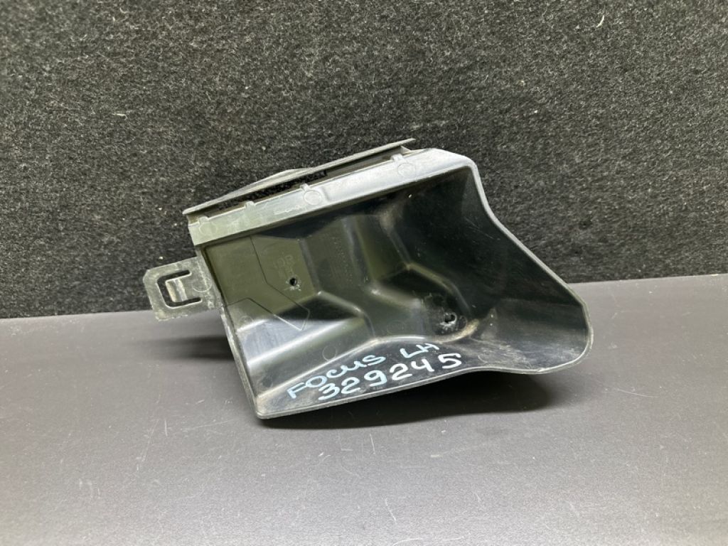 F1EZ-17788-B | Кронштейн заднього бампера лів. FORD FOCUS 10-18