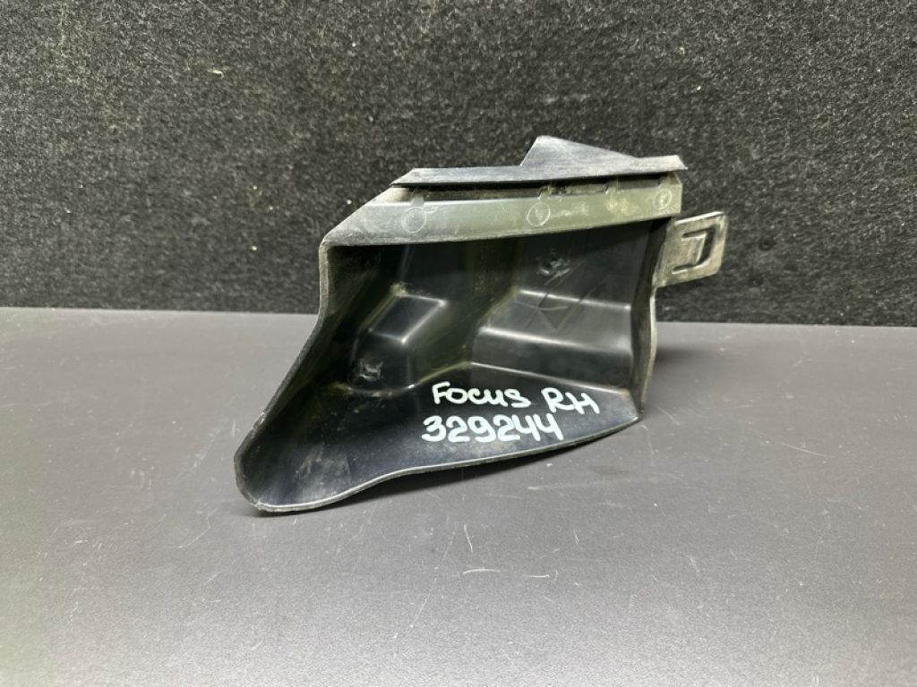 F1EZ-17787-B | Кронштейн заднього бампера прав. FORD FOCUS 10-18