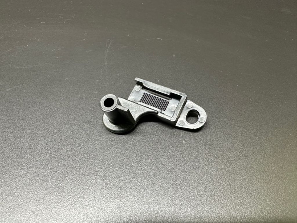 F1EZ-17C97-2A | Кронштейн переднего бампера прав. FORD FOCUS 10-18