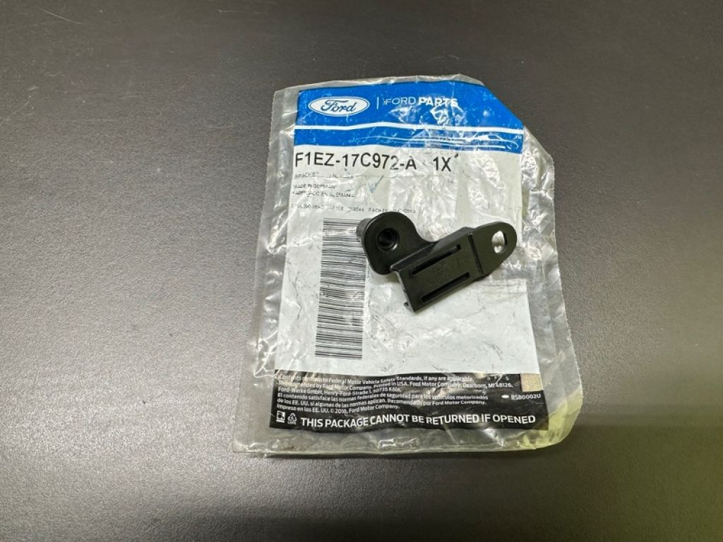 F1EZ-17C97-2A | Кронштейн переднего бампера прав. FORD FOCUS 10-18 - Фото 3