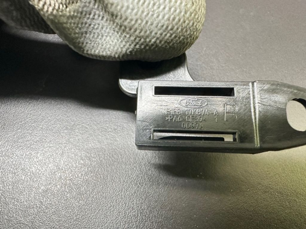 F1EZ-17C97-2A | Кронштейн переднього бампера прав. FORD FOCUS 10-18 - Фото 4