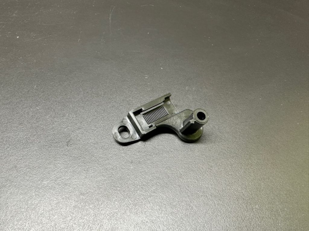 F1EZ-17C973-B | Кронштейн переднего бампера лев. FORD FOCUS 10-18