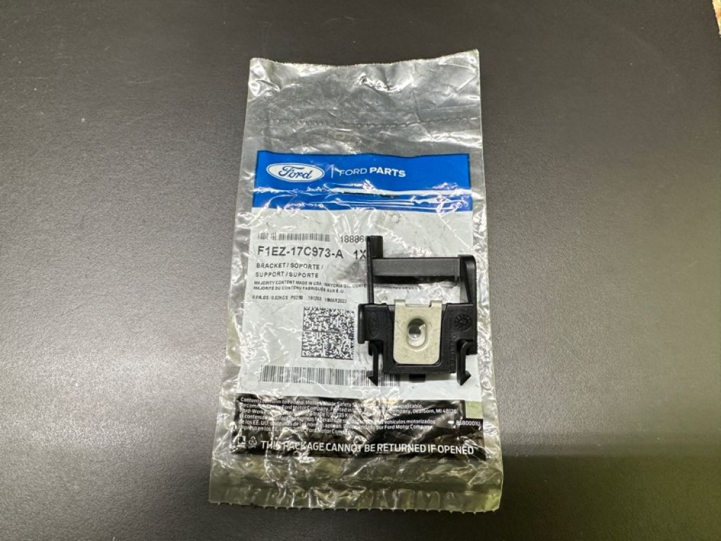 F1EZ-17C973-A | Кронштейн переднего бампера FORD FOCUS 10-18 - Фото 3