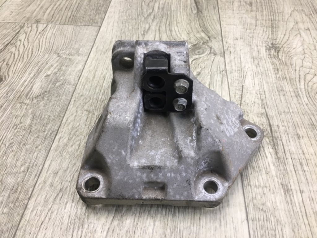 452112F310 | Кронштейн КПП HYUNDAI ELANTRA AD 16-