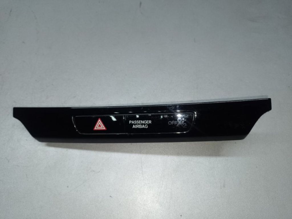 35510-TG7-A11 | Кнопка аварійної сигналізації HONDA PILOT 15-