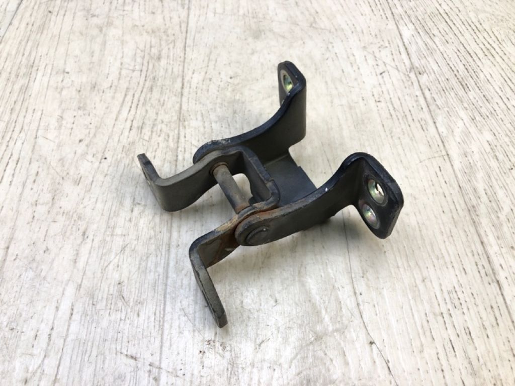 69510-65J00 | Петля дверей багажника SUZUKI GRAND VITARA 05-15