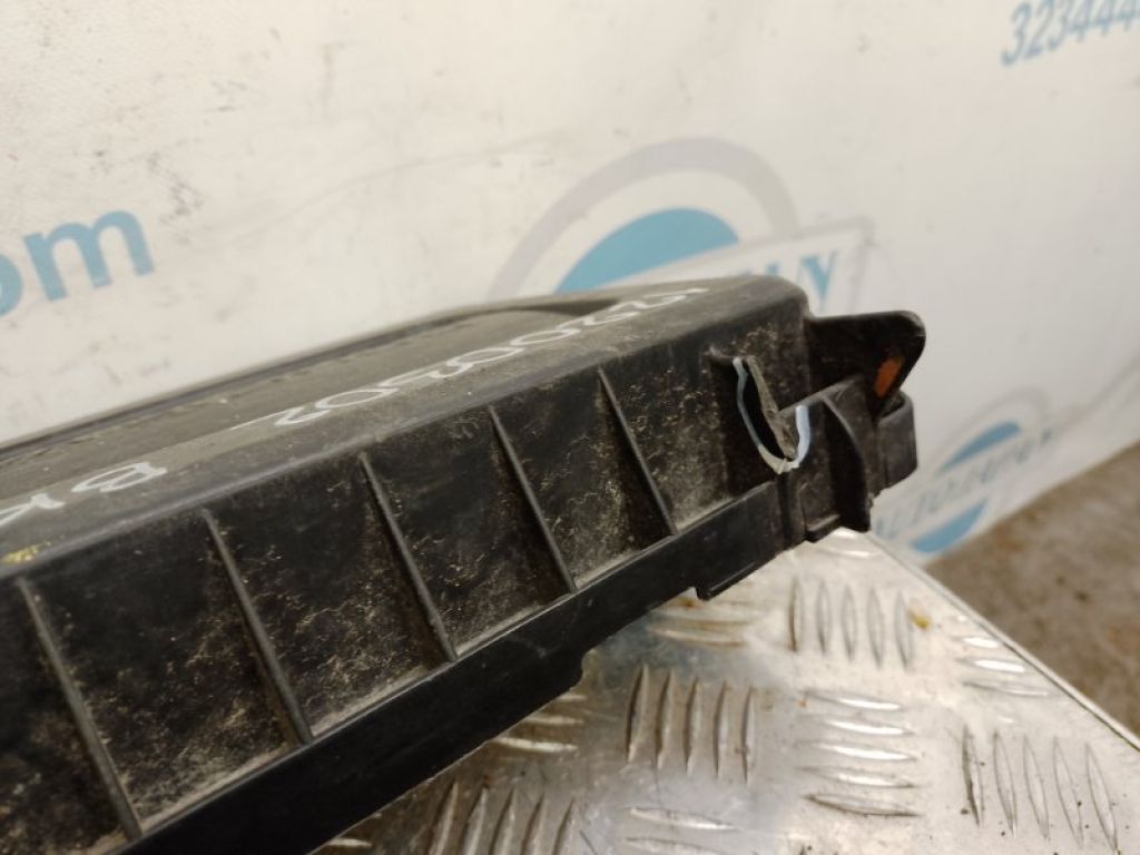ZJ01-13-Z0XD | Корпус повітряного фільтра MAZDA 3 BK 03-08 - Фото 9